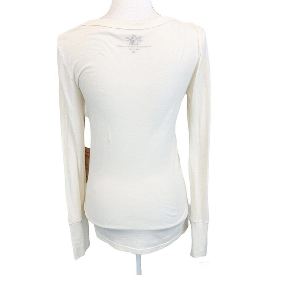 True Religion Long Sleeve Scoop Neck Tee in Winter White NWT Womens XS - Picture 3 of 6